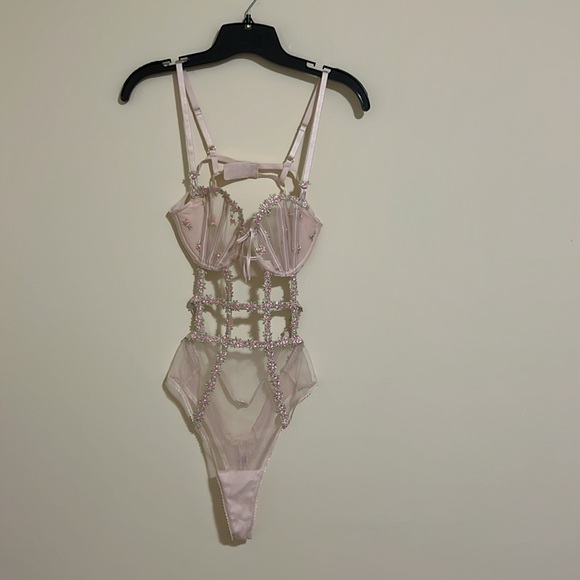 Victoria’s secret Wicked Unlined Lace Teddy very sexy NWOT - Picture 5 of 8